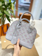 Load image into Gallery viewer, LB721 Alma BB / 9.3 x 6.9 x 4.5 inches