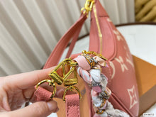 Load image into Gallery viewer, LB724 Bagatelle / 8.7 x 5.5 x 3.5 inches