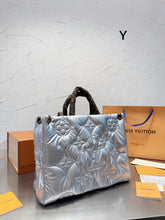 Load image into Gallery viewer, LB725 Onthego MM Size / 13.8 x 10.6 x 5.5 inches