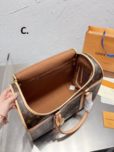 Load image into Gallery viewer, LB699 Dog Bag S(15.3x11.8x7.2inch)/M(17.3 x 12.6 x 9.1 inches)