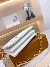 Load image into Gallery viewer, LB726 Coussin PM / 10.2 x 7.9 x 4.7 inches