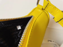 Load image into Gallery viewer, PD165 Triangle Leather Pouch / 10.2x6.3x2inch