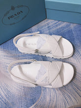 Load image into Gallery viewer, SE856 PD Quilted Nappa Leather Flatform Sandals / Size4-9