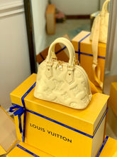 Load image into Gallery viewer, LB662 Alma BB / HIGHEST QUALITY VERSION / 9.6 x 7.1 x 4.7 inches