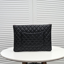 Load image into Gallery viewer, CC667 Small Pouch / 13.4x9.5inch