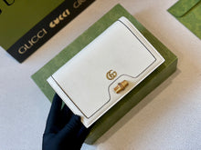 Load image into Gallery viewer, GC453 Gucci Diana Chain Wallet with Bamboo
