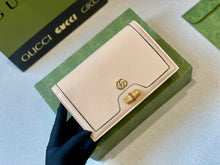 Load image into Gallery viewer, GC453 Gucci Diana Chain Wallet with Bamboo