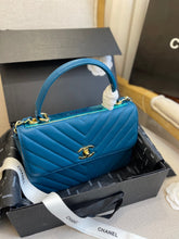 Load image into Gallery viewer, CC631 Flap Bag with Top Handle / 6.6 × 9.8 × 3.9 in