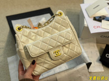 Load image into Gallery viewer, CC632 Small Hobo Bag / 6.6 × 7.4 × 2.3 in