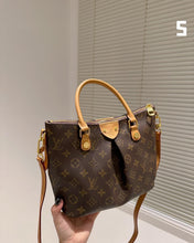 Load image into Gallery viewer, LB732 Boétie PM / 9.8 x 9.1 x 5.5 inches