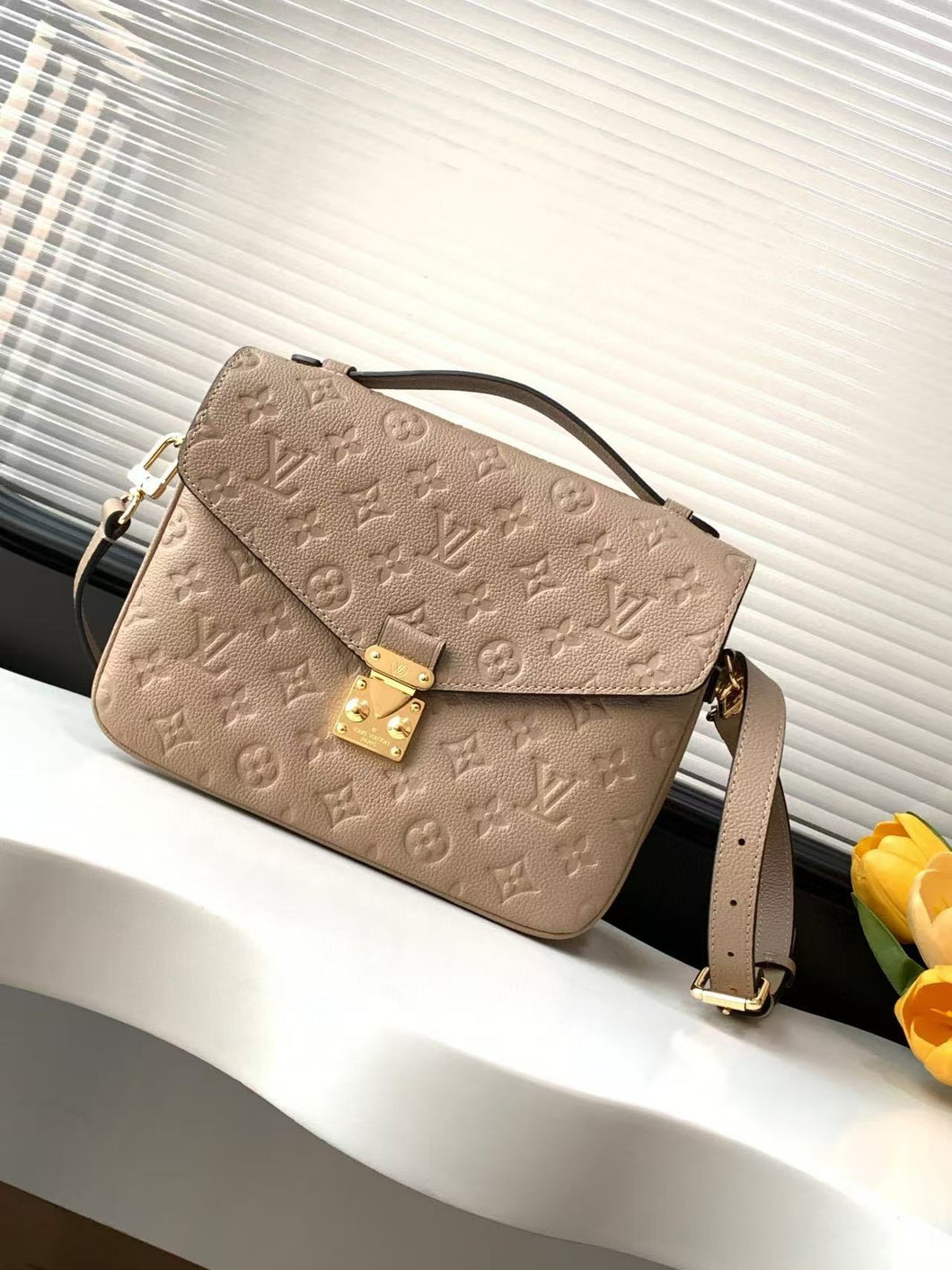 LB1142 Pochette Métis / HIGHEST QUALITY VERSION / 9.8 x 7.5 x 2.8 inches