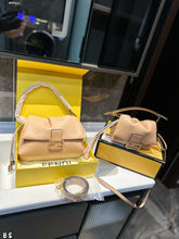Load image into Gallery viewer, FF313 Mamma Baguette Small/Medium
