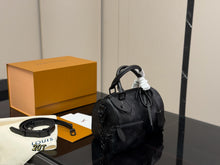 Load image into Gallery viewer, LB1546 LV Speedy 20 Bandoulière Pillow Bag / 21 x 15 cm
