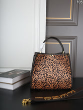 Load image into Gallery viewer, FF322 Peekaboo FENDI ROMA/29x25CM
