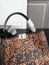 Load image into Gallery viewer, FF322 Peekaboo FENDI ROMA/29x25CM
