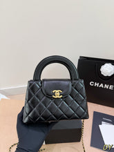 Load image into Gallery viewer, CC1210 CHANEL 23K Kelly / 20 X 14 CM
