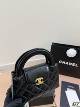 Load image into Gallery viewer, CC1210 CHANEL 23K Kelly / 20 X 14 CM
