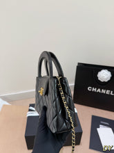 Load image into Gallery viewer, CC1210 CHANEL 23K Kelly / 20 X 14 CM

