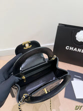 Load image into Gallery viewer, CC1210 CHANEL 23K Kelly / 20 X 14 CM
