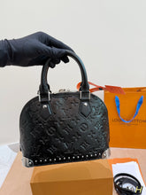 Load image into Gallery viewer, LB1364 LV New AIma Shell Bag 25X28CM
