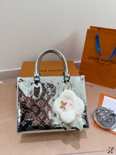 Load image into Gallery viewer, LB1365 LV OnTheGo Silver Mirror Tote Bag / 25X20CM
