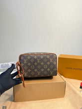 Load image into Gallery viewer, LB1366 LV Toiletry Bag / 21X24CM
