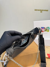 Load image into Gallery viewer, PD372 Prada Hobo 3-in-1 Chain Bag/20X15CM
