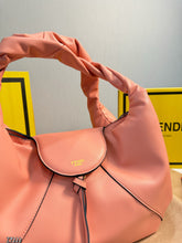 Load image into Gallery viewer, FF323 Fendi Spy Bag Handbag/
