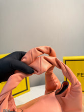 Load image into Gallery viewer, FF323 Fendi Spy Bag Handbag/
