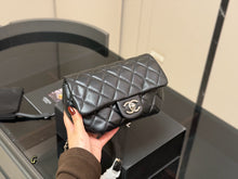 Load image into Gallery viewer, CC1211 Chanel Mini Classic Flap Bag/18X12CM
