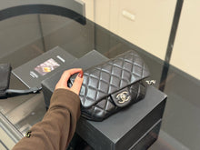 Load image into Gallery viewer, CC1211 Chanel Mini Classic Flap Bag/18X12CM
