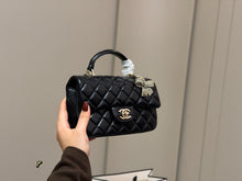 Load image into Gallery viewer, CC1213 Chanel 25K Bow Handle CF MINI Chain Bag/20X12CM
