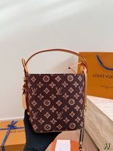 Load image into Gallery viewer, LB1371 LV 130th Anniversary Limited Edition New All in BB /19X17CM
