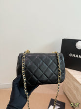 Load image into Gallery viewer, CC1216 Chanel 26c Early Spring New Pearl Chain Square Fat /20X12CM
