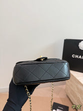 Load image into Gallery viewer, CC1216 Chanel 26c Early Spring New Pearl Chain Square Fat /20X12CM
