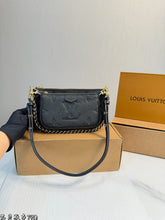 Load image into Gallery viewer, LB1373 LV Three Piece Set Multi Pochette Accessories /24X13CM
