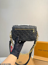 Load image into Gallery viewer, LB1374 LV New small Mailman Metis /21X12X4CM
