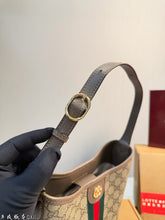 Load image into Gallery viewer, GC762 Gucci  New Ampivato  Ophidia /23X18CM

