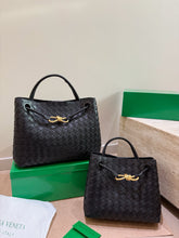 Load image into Gallery viewer, BV084 Bottega Veneta Andiamo /S: 24X20CM /L: 31X25CM
