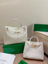 Load image into Gallery viewer, BV084 Bottega Veneta Andiamo /S: 24X20CM /L: 31X25CM
