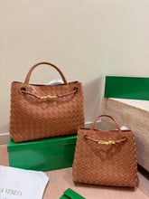 Load image into Gallery viewer, BV084 Bottega Veneta Andiamo /S: 24X20CM /L: 31X25CM
