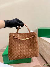 Load image into Gallery viewer, BV084 Bottega Veneta Andiamo /S: 24X20CM /L: 31X25CM
