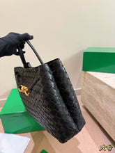Load image into Gallery viewer, BV085 Bottega Veneta Andiamo /S: 24X20CM /L: 31X25CM
