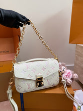 Load image into Gallery viewer, LB1378 LV New Pink Series / 21X13CM

