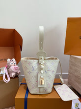 Load image into Gallery viewer, LB1379 LV New Pink Series / 18X16CM
