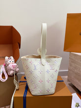Load image into Gallery viewer, LB1379 LV New Pink Series / 18X16CM
