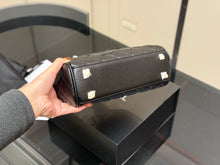 Load image into Gallery viewer, CC1232 Chanel Vintage / 26X15CM
