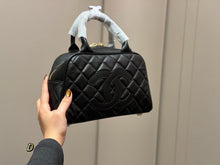 Load image into Gallery viewer, CC1232 Chanel Vintage / 26X15CM
