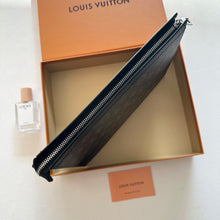 Load image into Gallery viewer, LB1386 LV Monogram Men's Classic Essential Set / 26x20x5 CM
