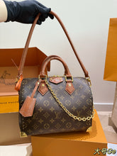 Load image into Gallery viewer, LB1390 LV Speedy 25 Monogram
